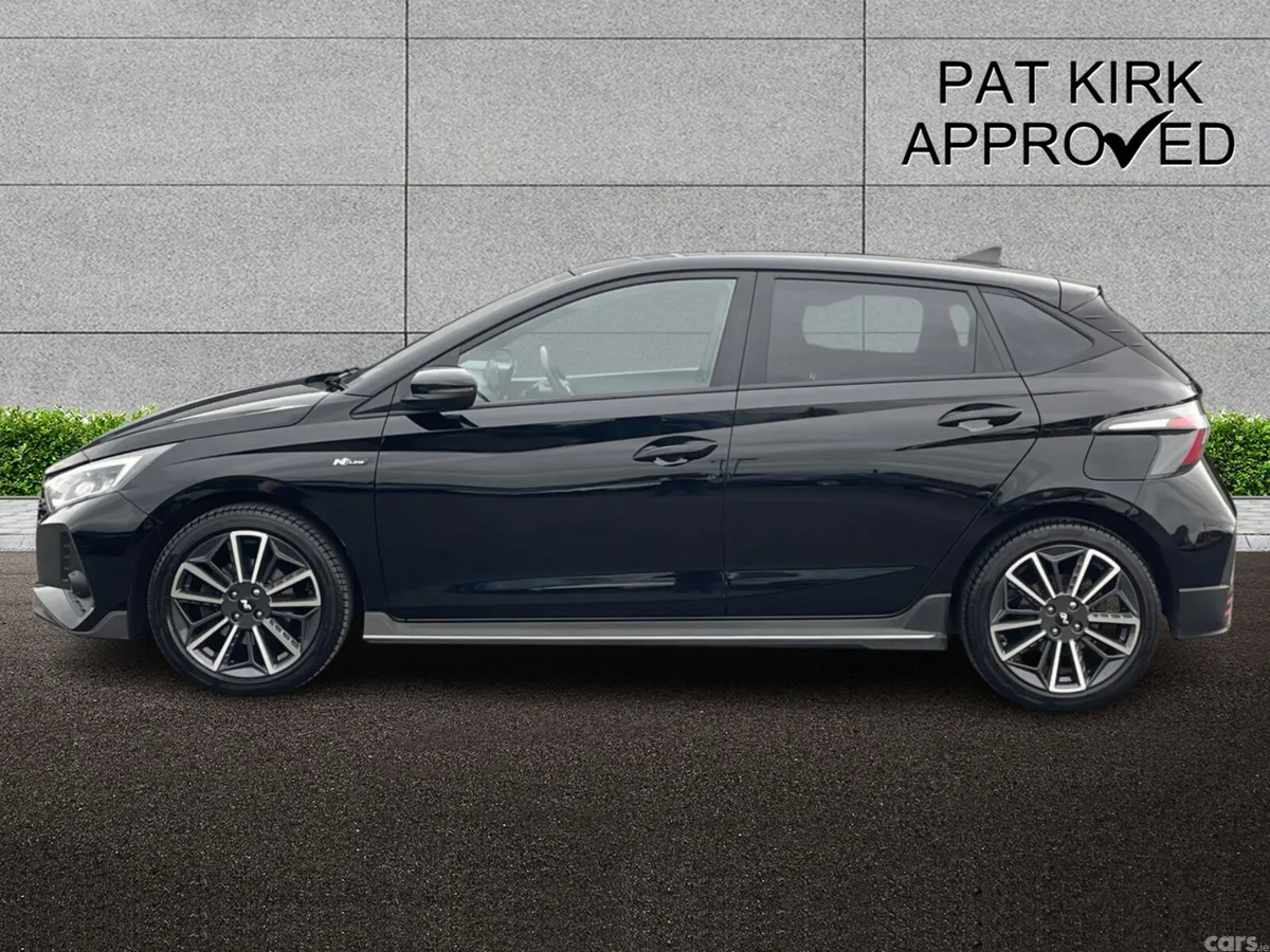 Hyundai i20 Hatchback, Petrol, 2022, Black