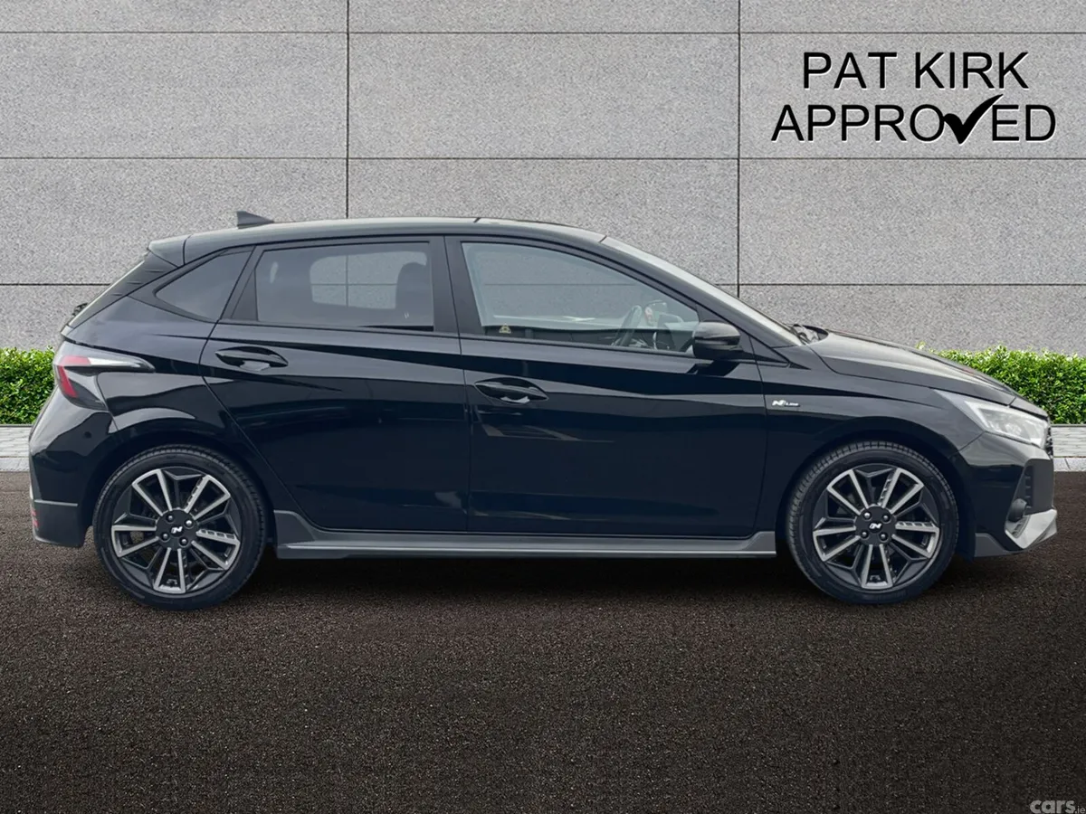 Hyundai i20 Hatchback, Petrol, 2022, Black