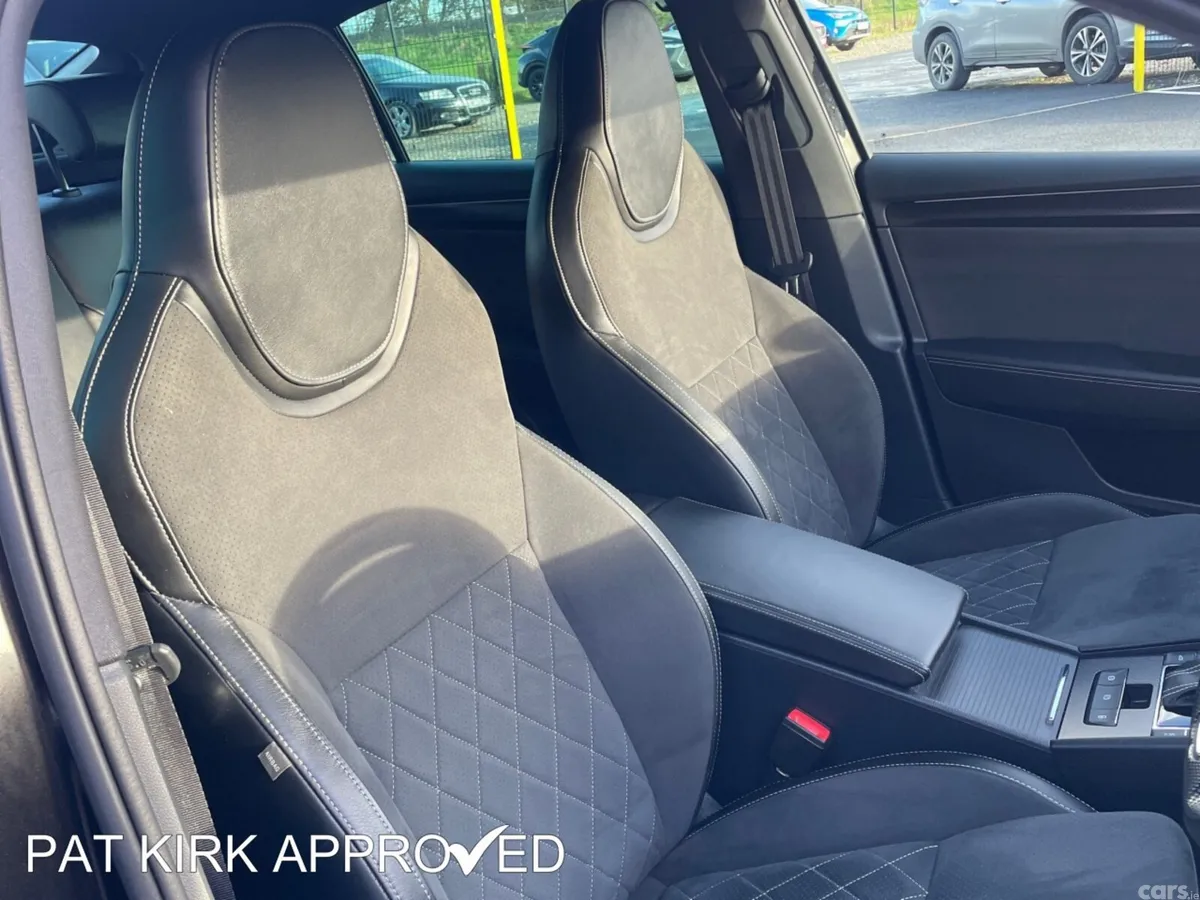 Skoda Superb Hatchback, Diesel, 2024, Black