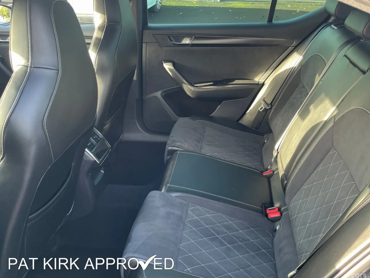 Skoda Superb Hatchback, Diesel, 2024, Black