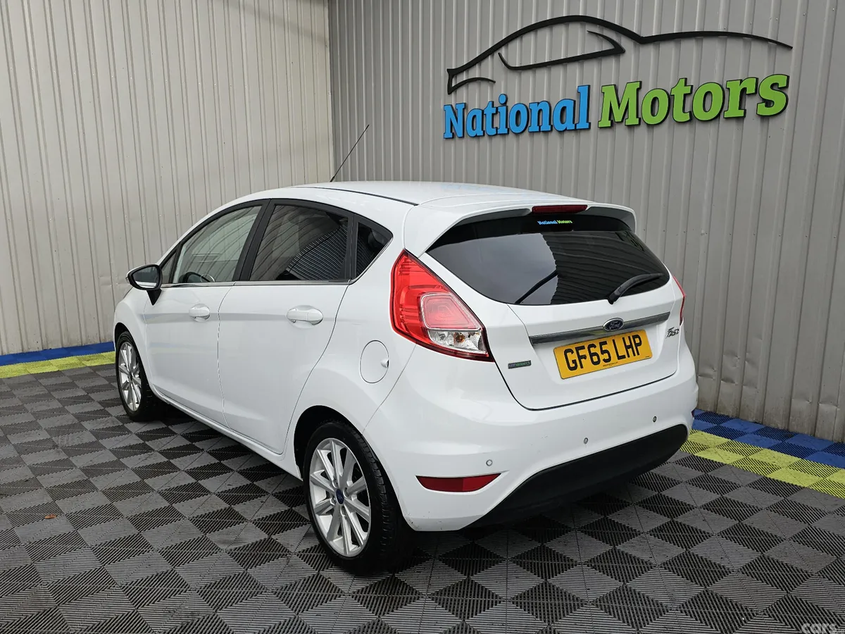 Ford Fiesta Hatchback, Petrol, 2015, White
