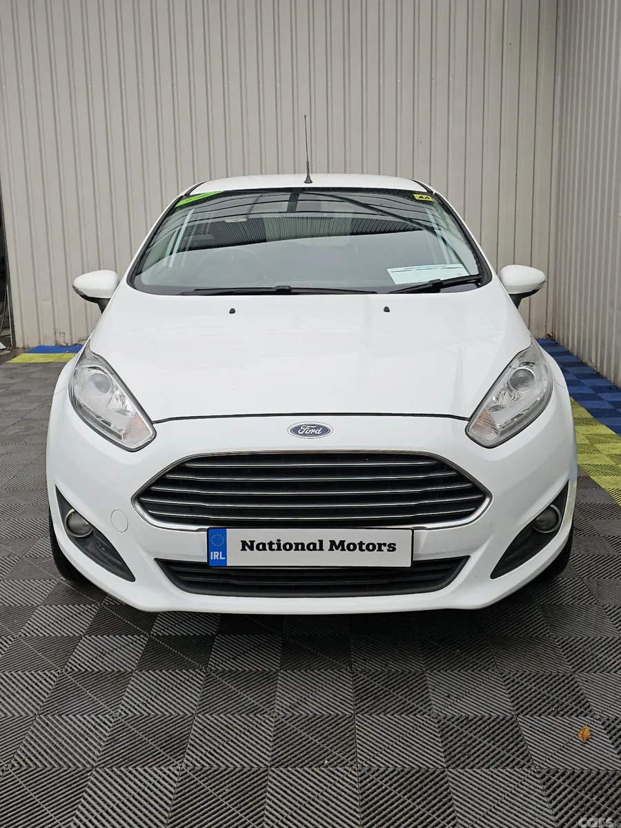 Ford Fiesta Hatchback, Petrol, 2015, White
