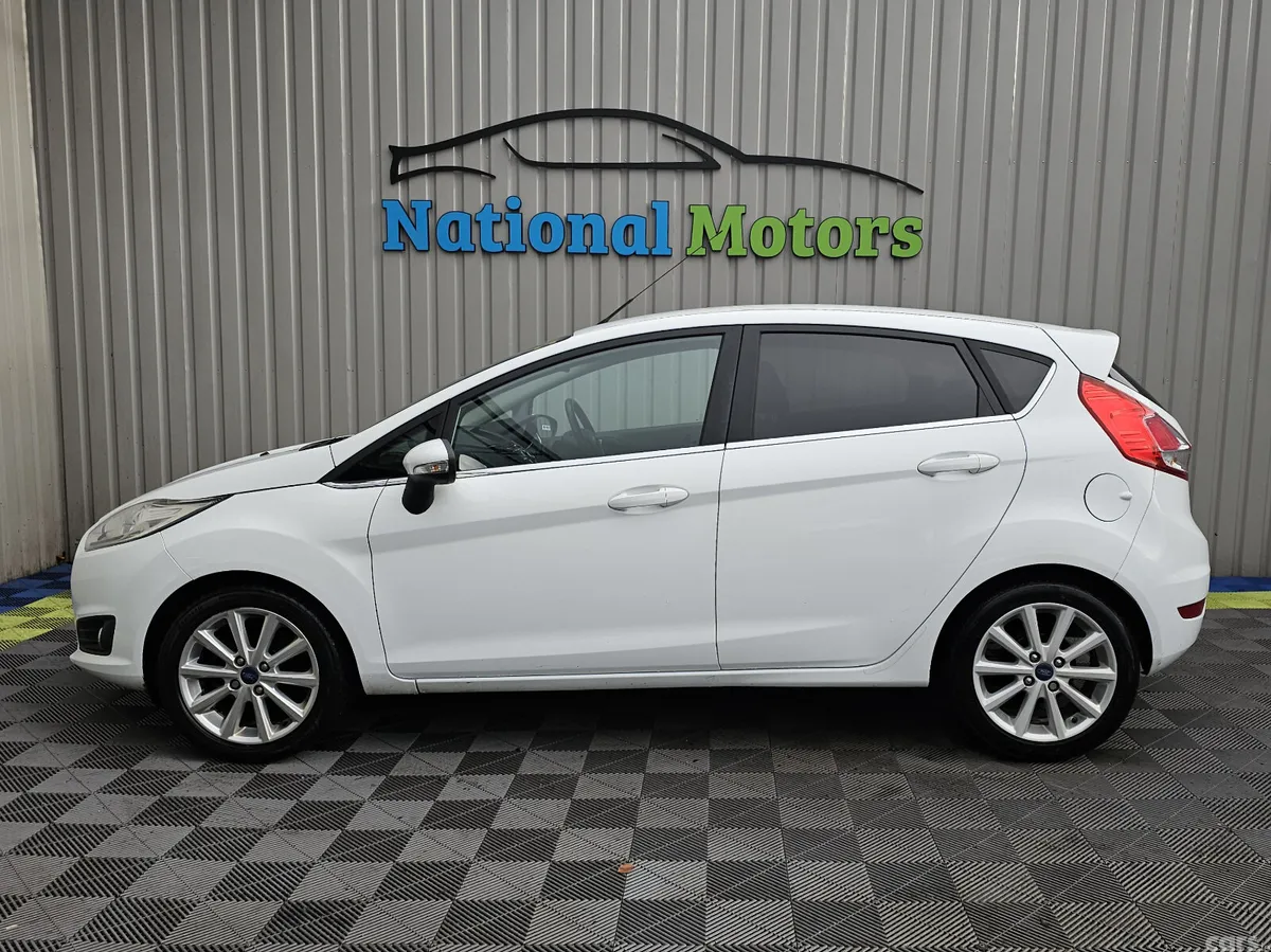 Ford Fiesta Hatchback, Petrol, 2015, White