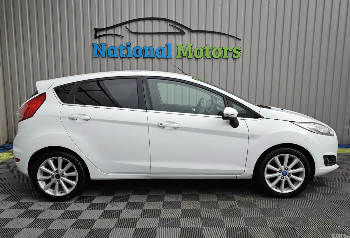 Ford Fiesta Hatchback, Petrol, 2015, White