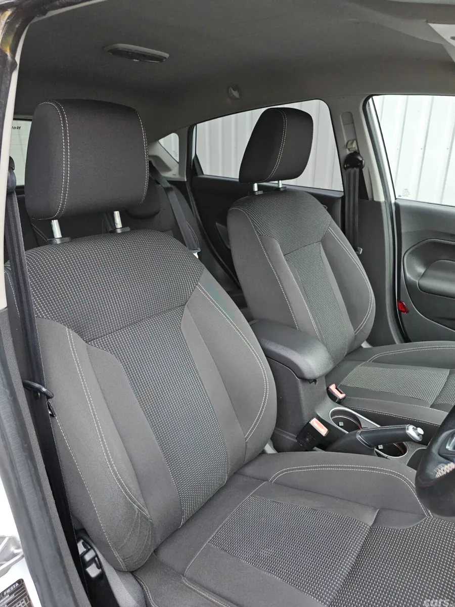 Ford Fiesta Hatchback, Petrol, 2015, White