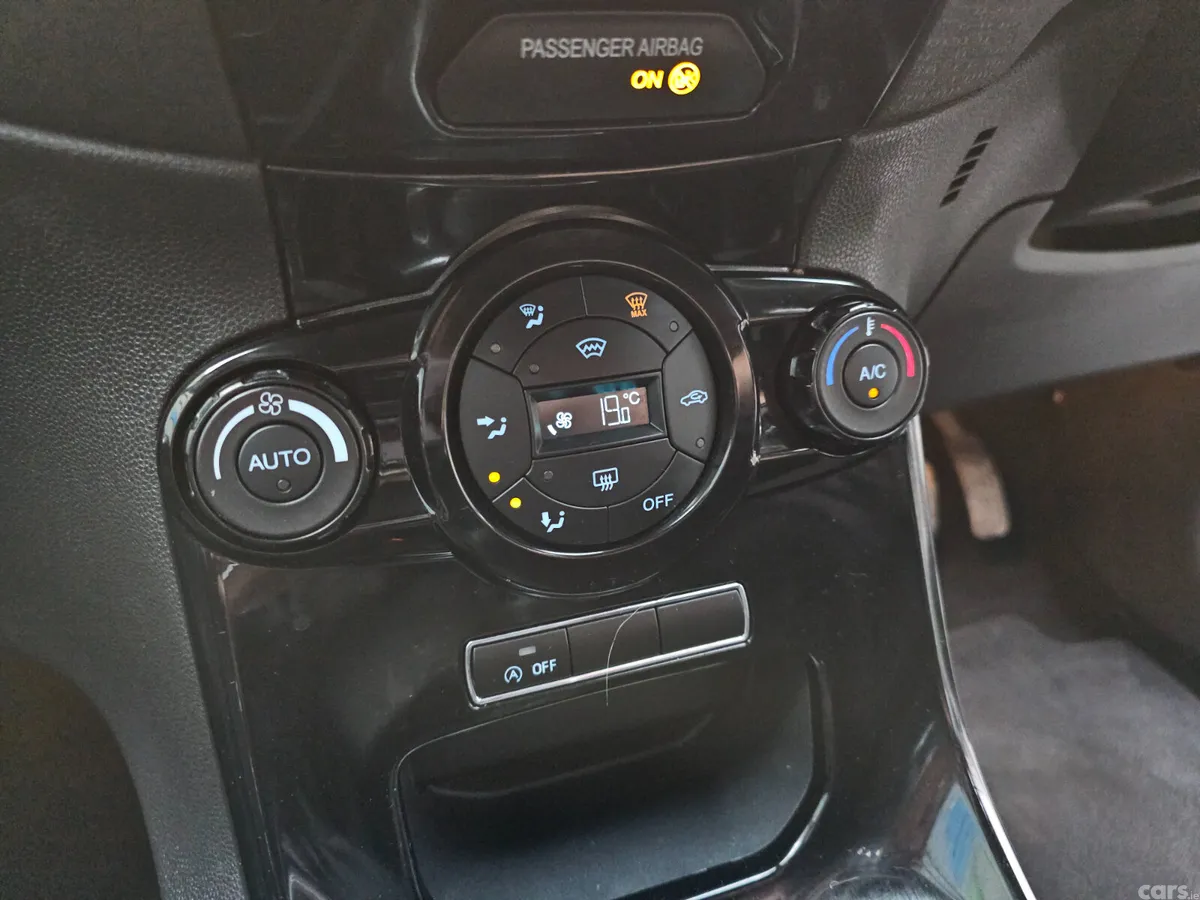 Ford Fiesta Hatchback, Petrol, 2015, White