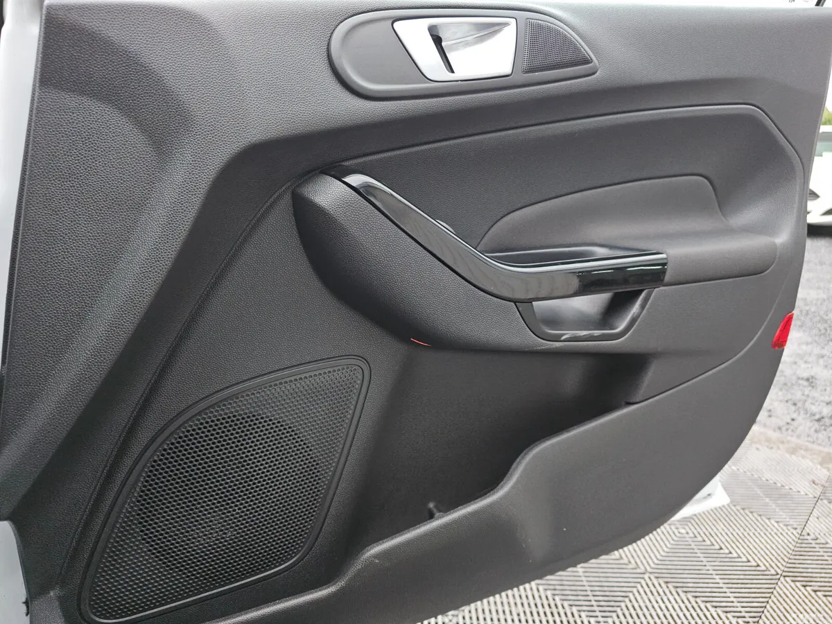 Ford Fiesta Hatchback, Petrol, 2015, White
