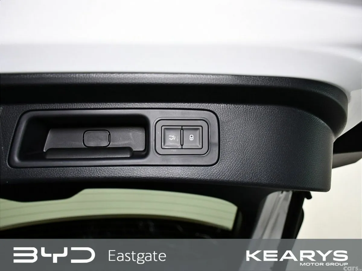 BYD SEAL U SUV, Petrol Plug-in Hybrid, 2027, White