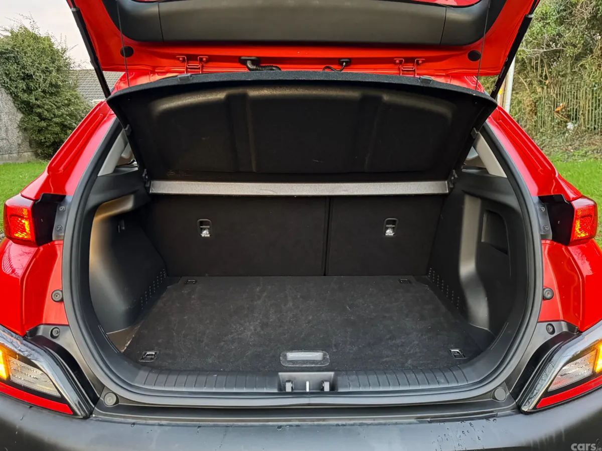 Hyundai KONA Hatchback, Petrol Hybrid, 2022, Red