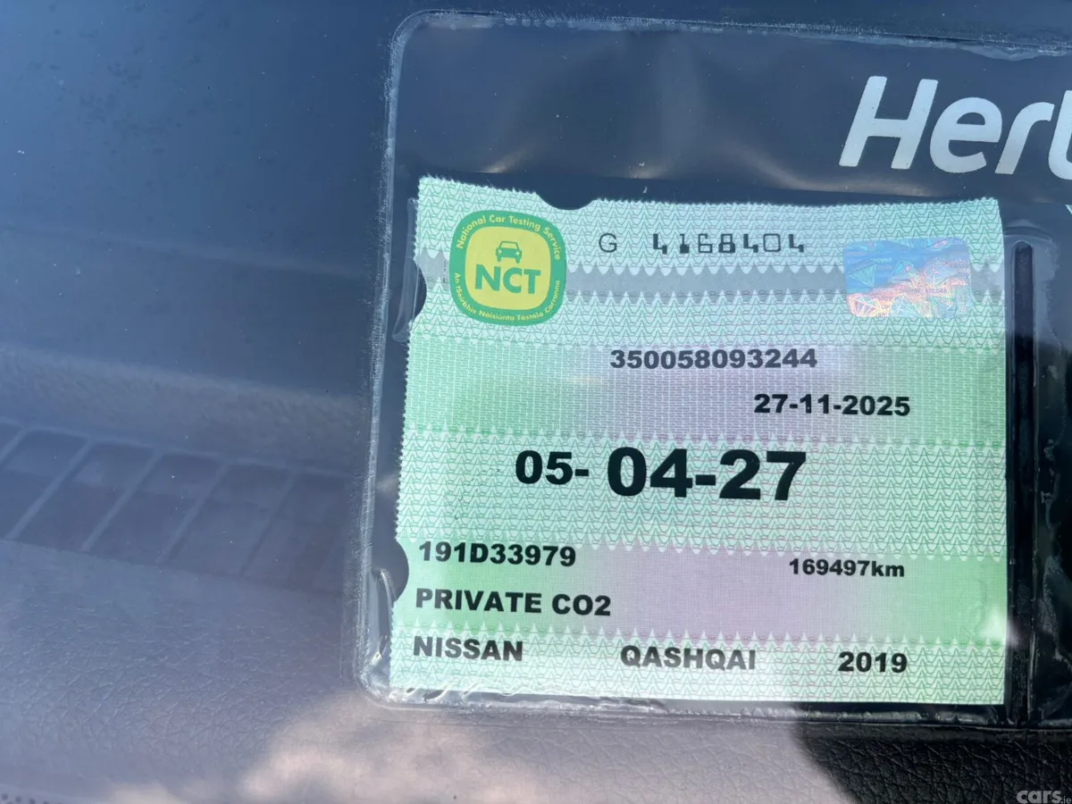 Nissan Qashqai MPV, Petrol, 2019, Red