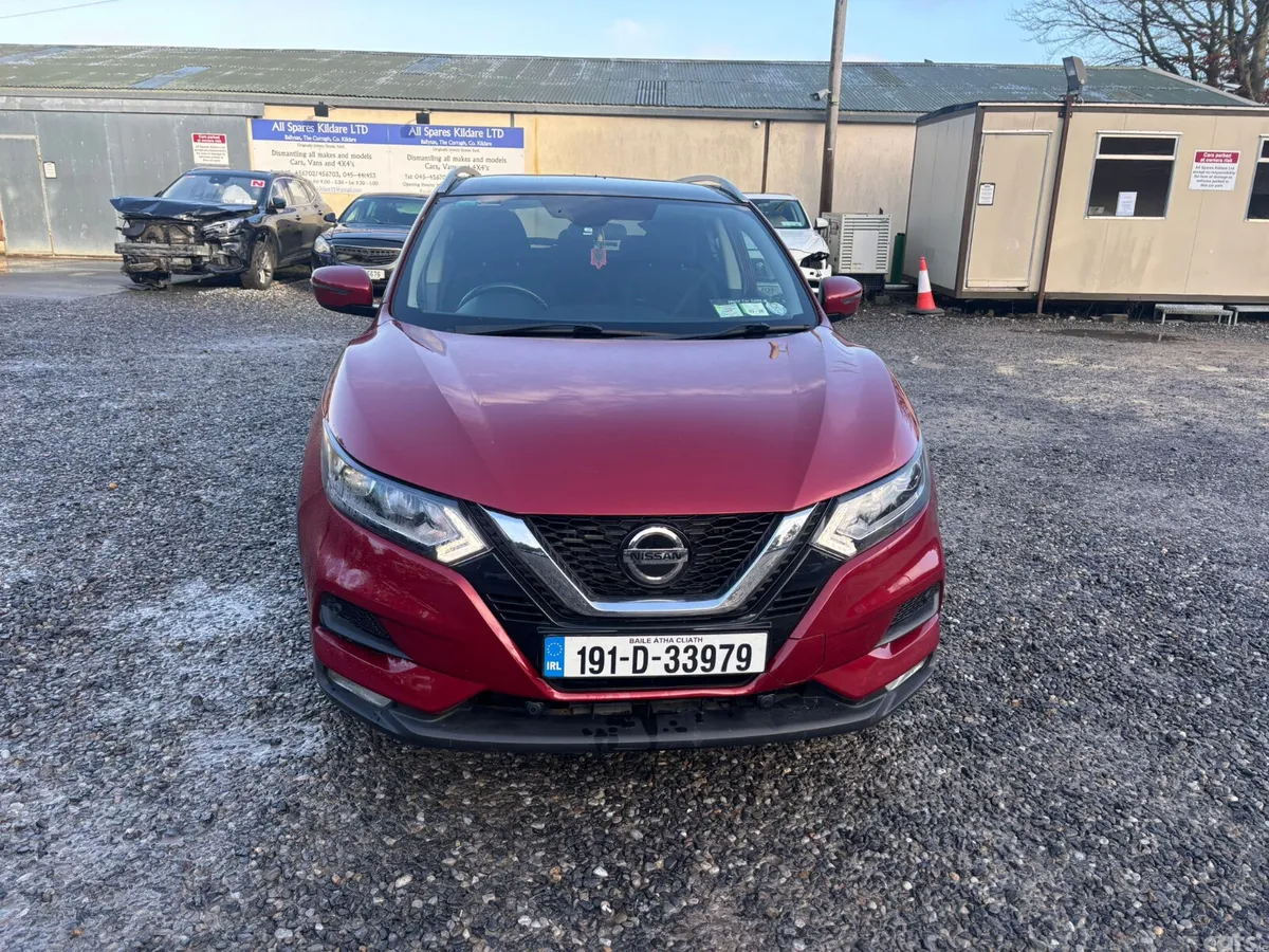 Nissan Qashqai MPV, Petrol, 2019, Red