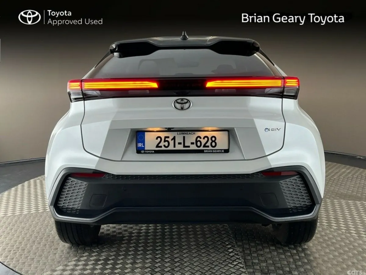 Toyota C-HR SUV, Petrol Hybrid, 2025, White