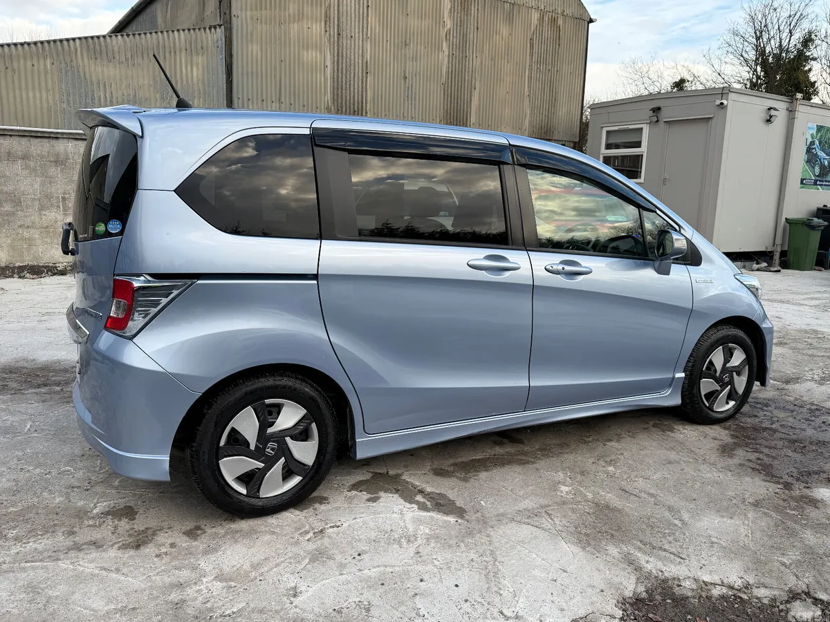 Honda Freed MPV, Petrol Hybrid, 2016, Blue