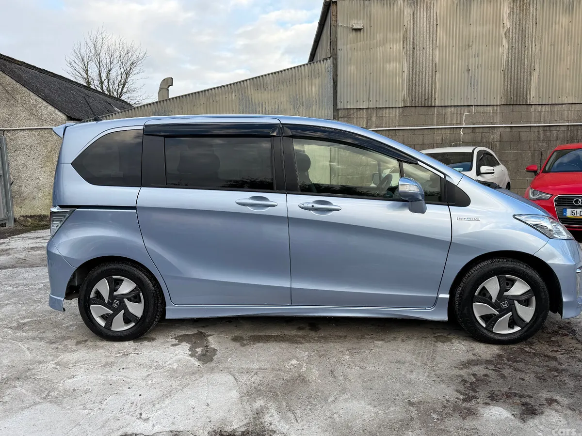 Honda Freed MPV, Petrol Hybrid, 2016, Blue
