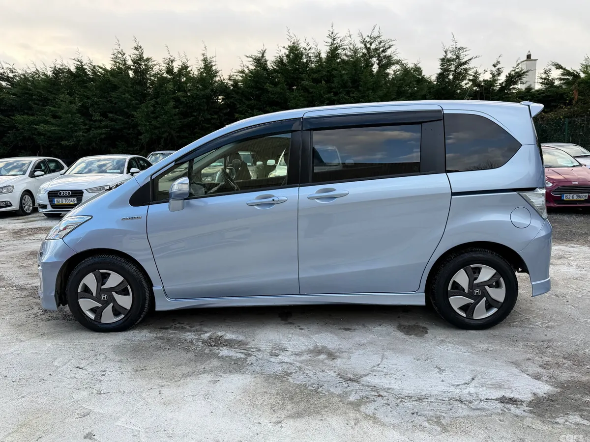 Honda Freed MPV, Petrol Hybrid, 2016, Blue