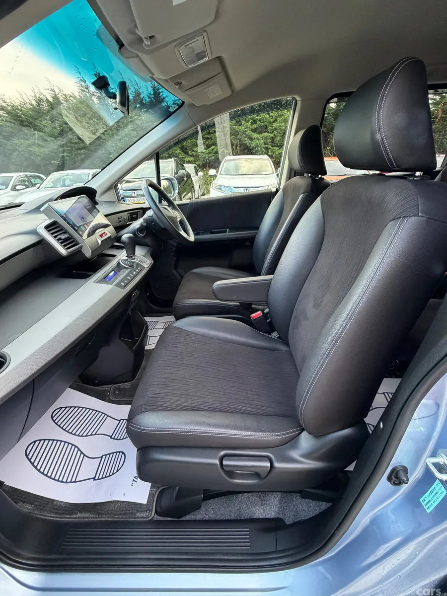 Honda Freed MPV, Petrol Hybrid, 2016, Blue