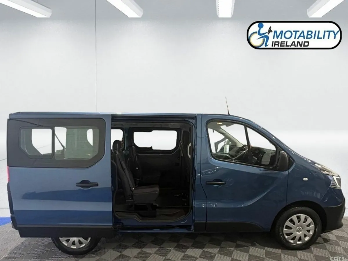 Renault Trafic MPV, Diesel, 2020, Blue
