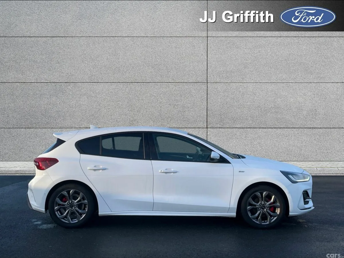 Ford Focus Hatchback, Petrol, 2023, White