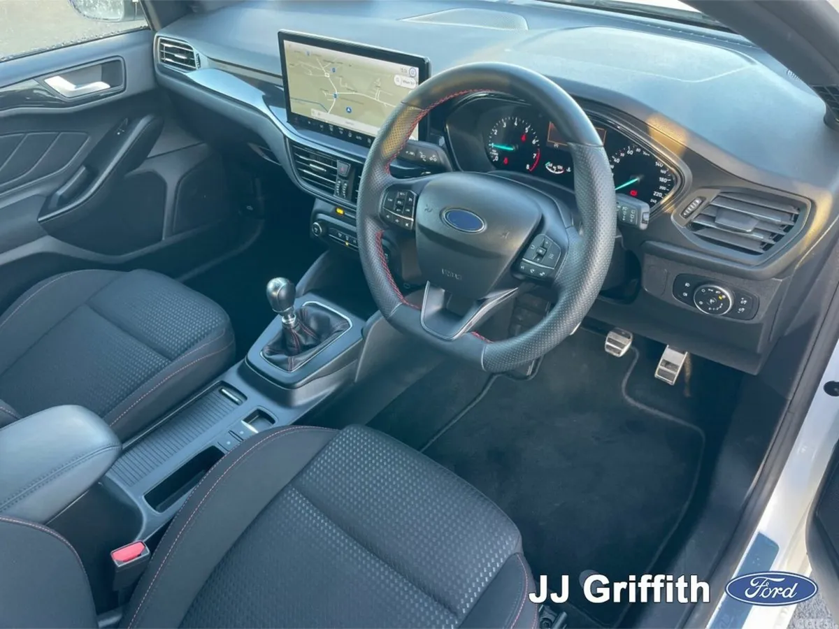 Ford Focus Hatchback, Petrol, 2023, White