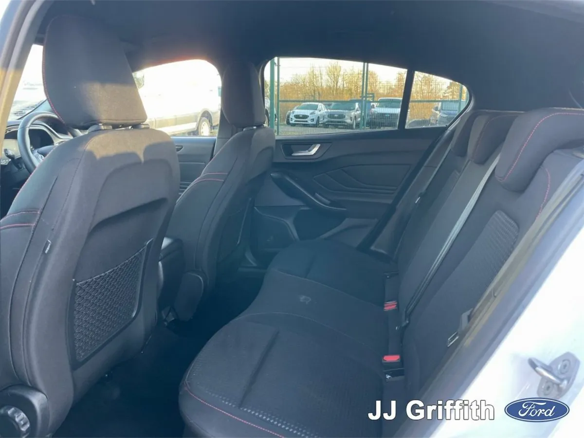 Ford Focus Hatchback, Petrol, 2023, White