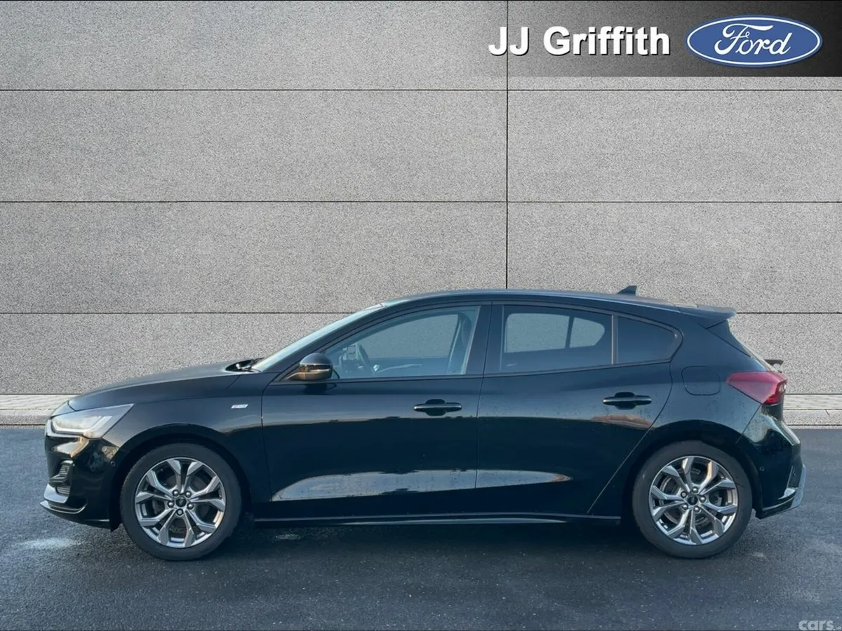 Ford Focus Hatchback, Petrol, 2022, Black