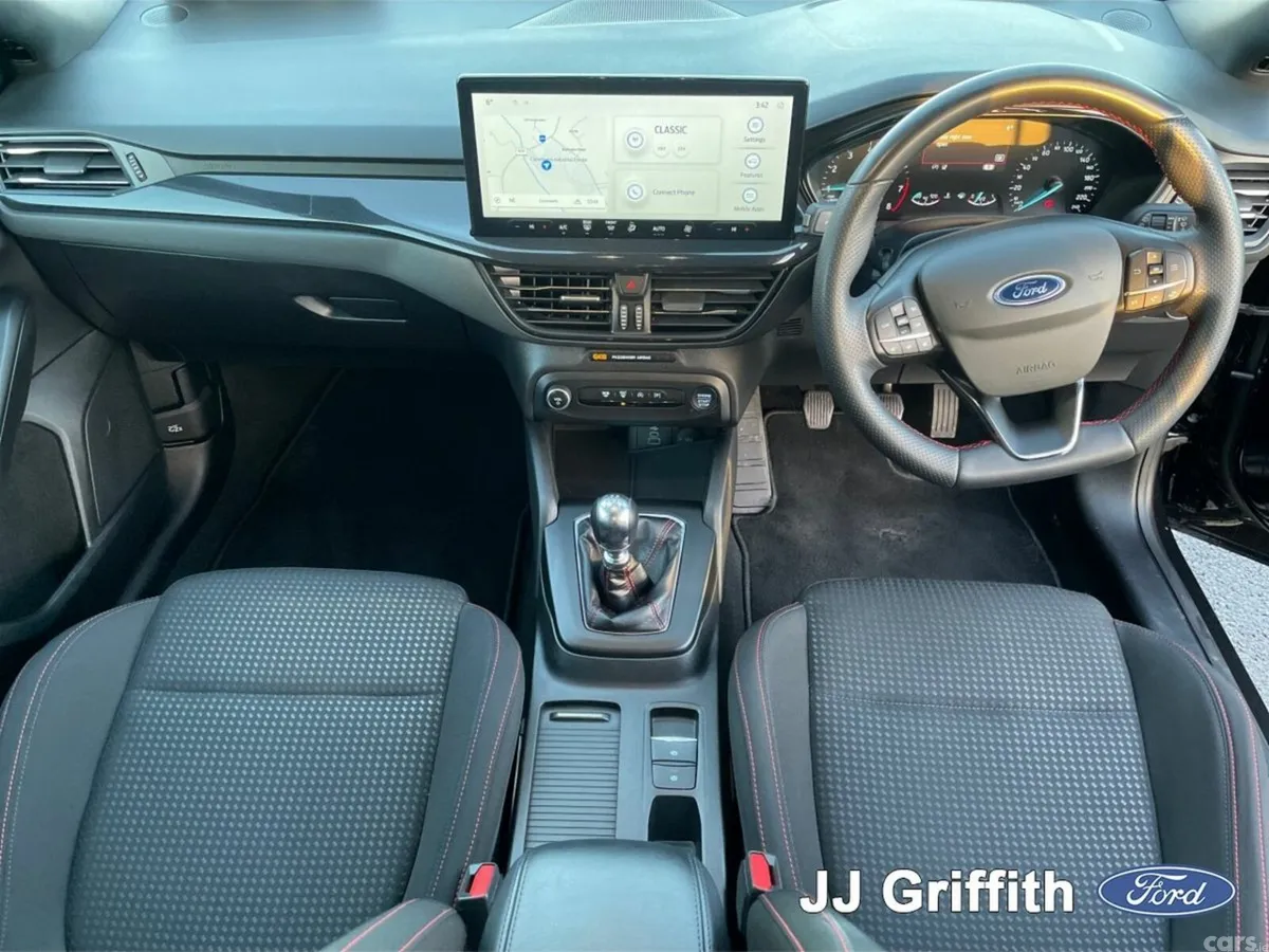 Ford Focus Hatchback, Petrol, 2022, Black