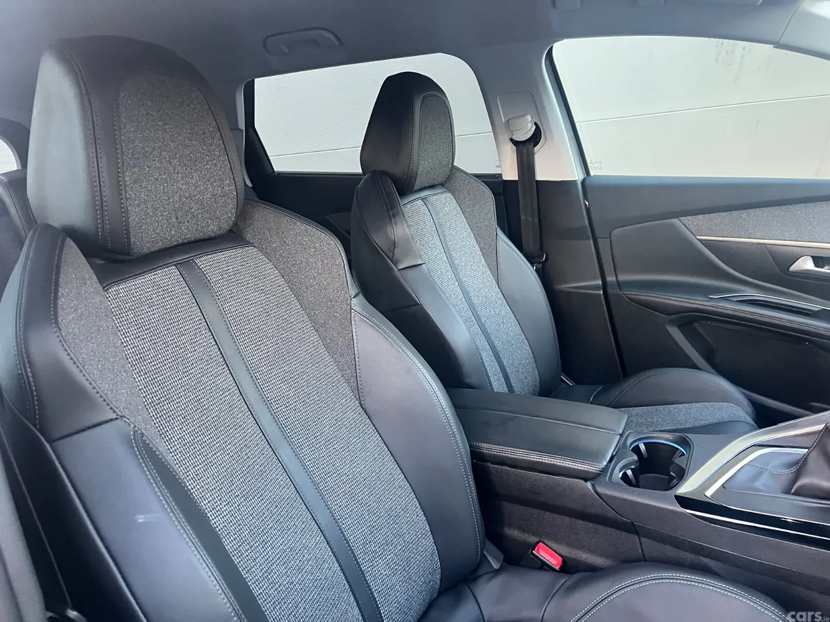 Peugeot 5008 MPV, Diesel, 2020, Grey