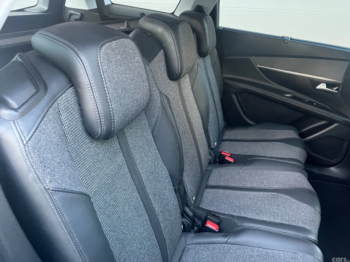 Peugeot 5008 MPV, Diesel, 2020, Grey