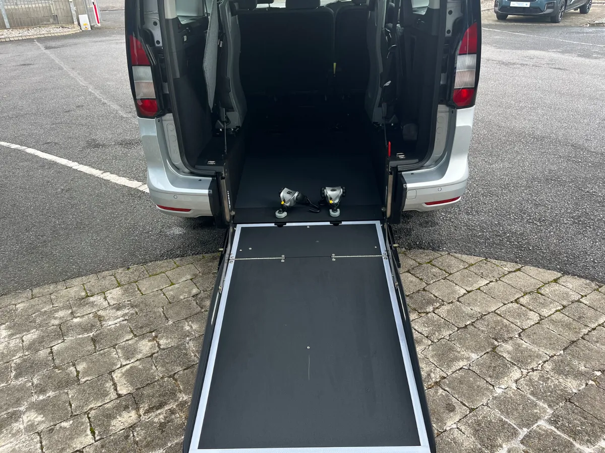 Ford Tourneo Connect MPV, Diesel, 2026, Silver