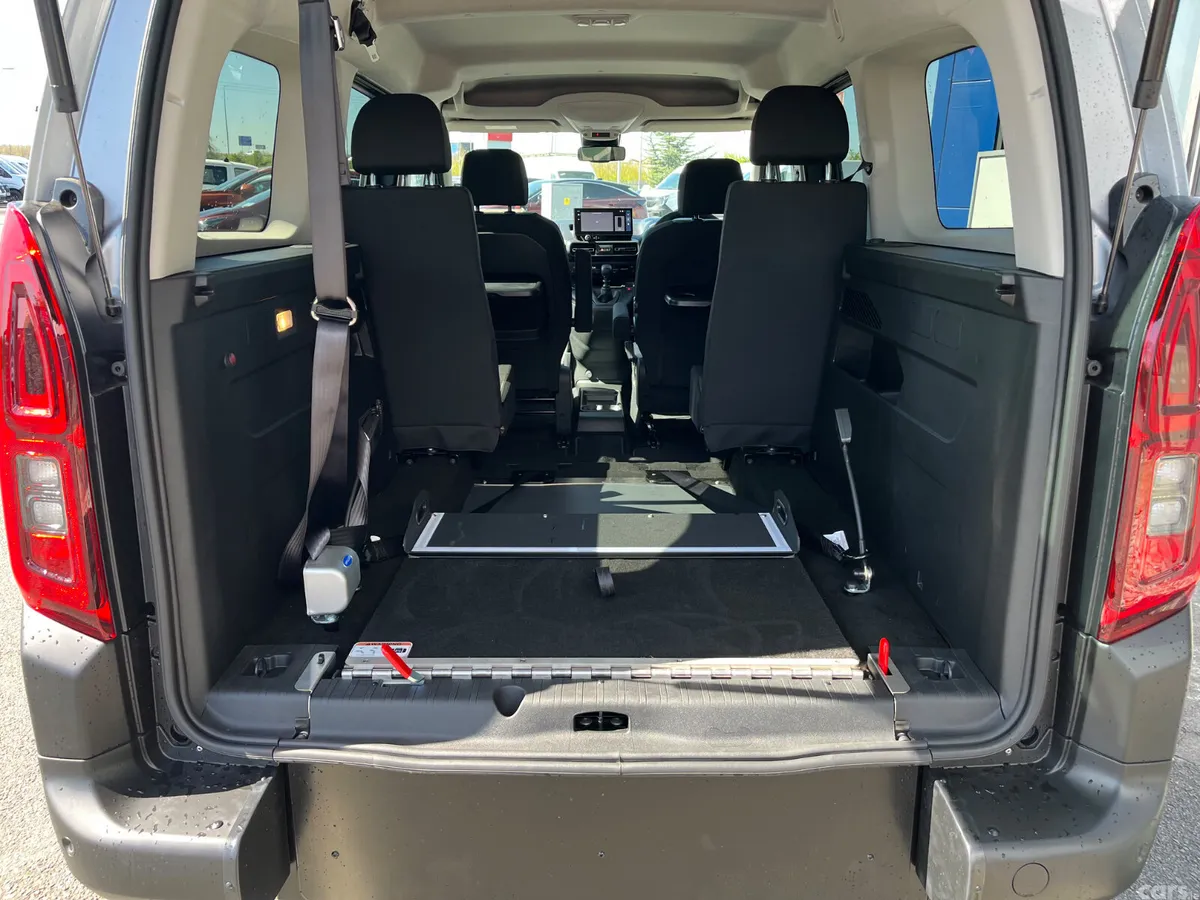 Citroen Berlingo Multispace MPV, Diesel, 2027, Silver