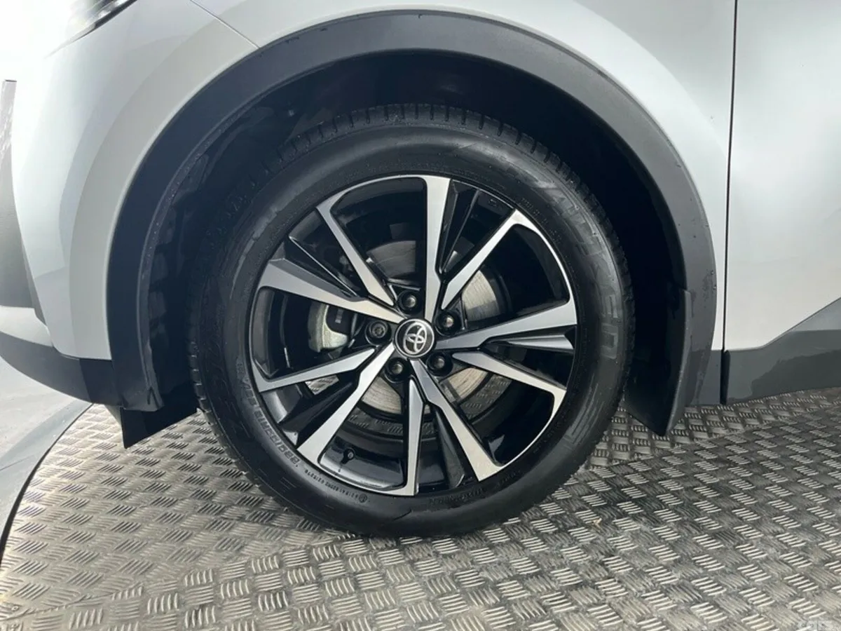 Toyota C-HR SUV, Petrol Hybrid, 2025, White