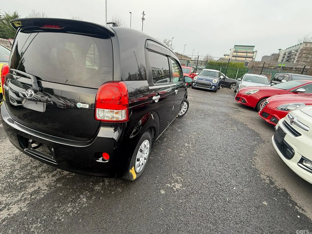Toyota Porte Hatchback, Petrol, 2012, Black