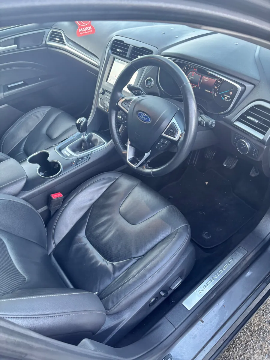 Ford Mondeo Hatchback, Diesel, 2017, Grey