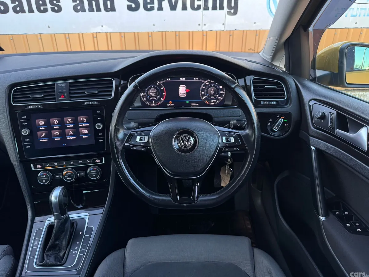 Volkswagen Golf Estate, Petrol, 2018, Yellow