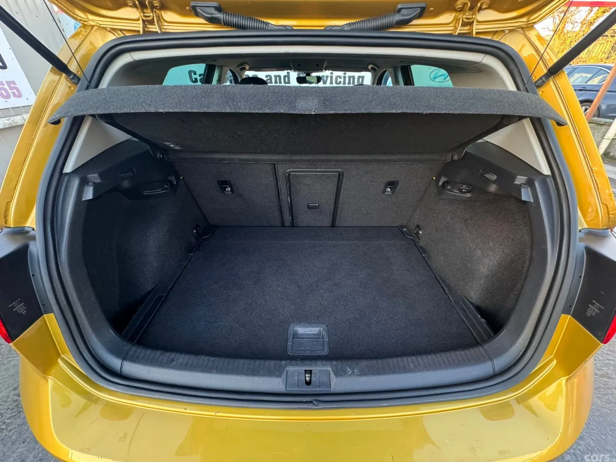 Volkswagen Golf Estate, Petrol, 2018, Yellow