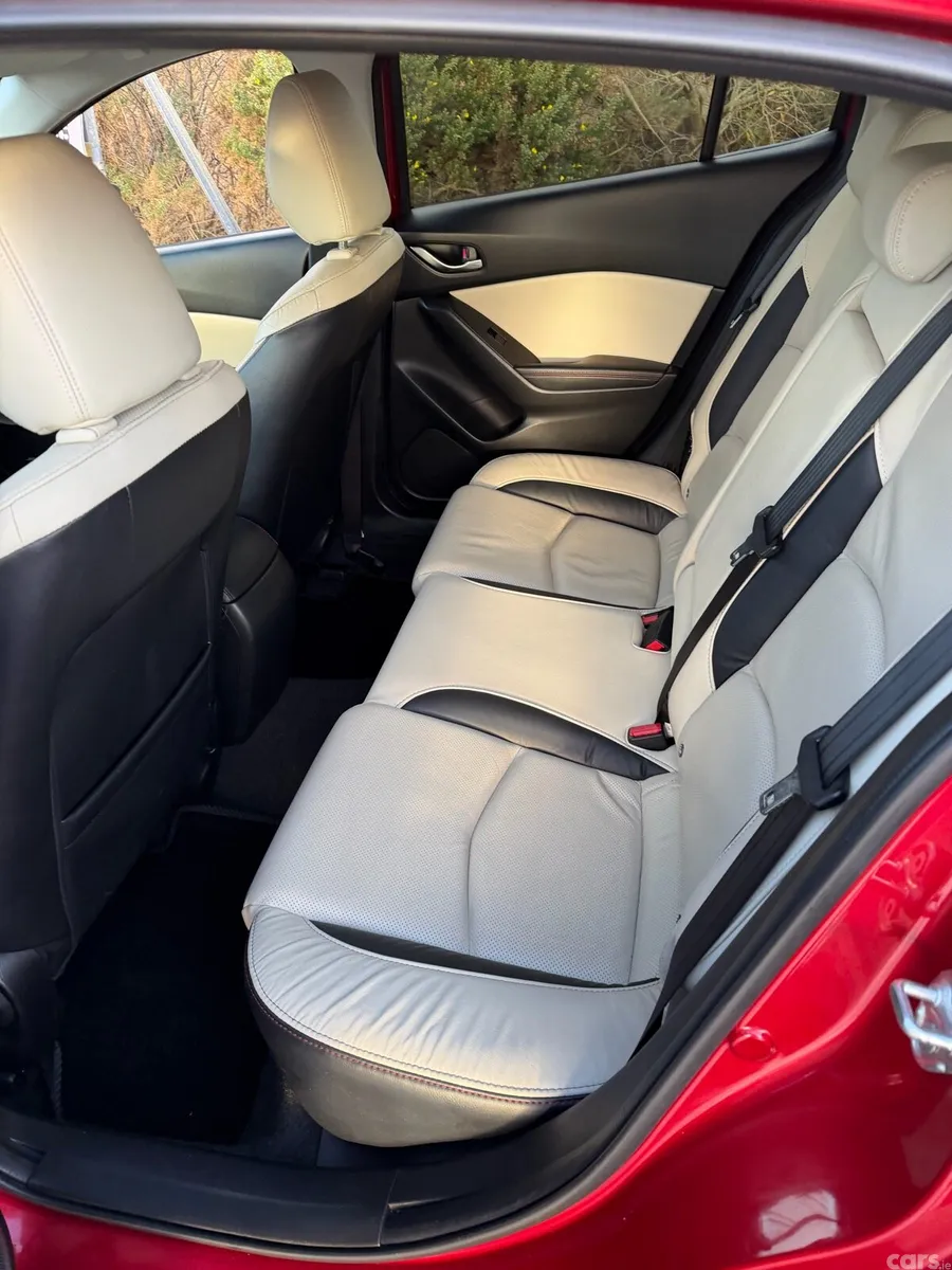 Mazda Mazda3 Hatchback, Diesel, 2014, Red