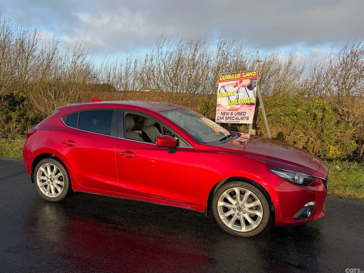 Mazda Mazda3 Hatchback, Diesel, 2014, Red