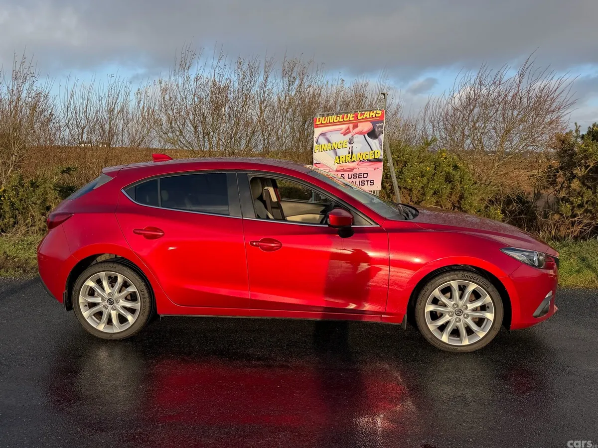 Mazda Mazda3 Hatchback, Diesel, 2014, Red