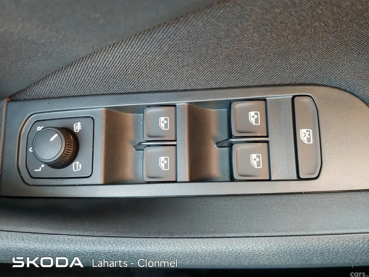 Skoda Kamiq Hatchback, Petrol, 2026, Silver
