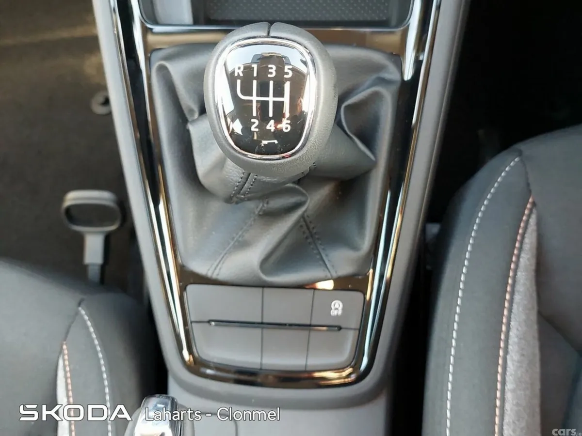 Skoda Kamiq Hatchback, Petrol, 2026, Silver