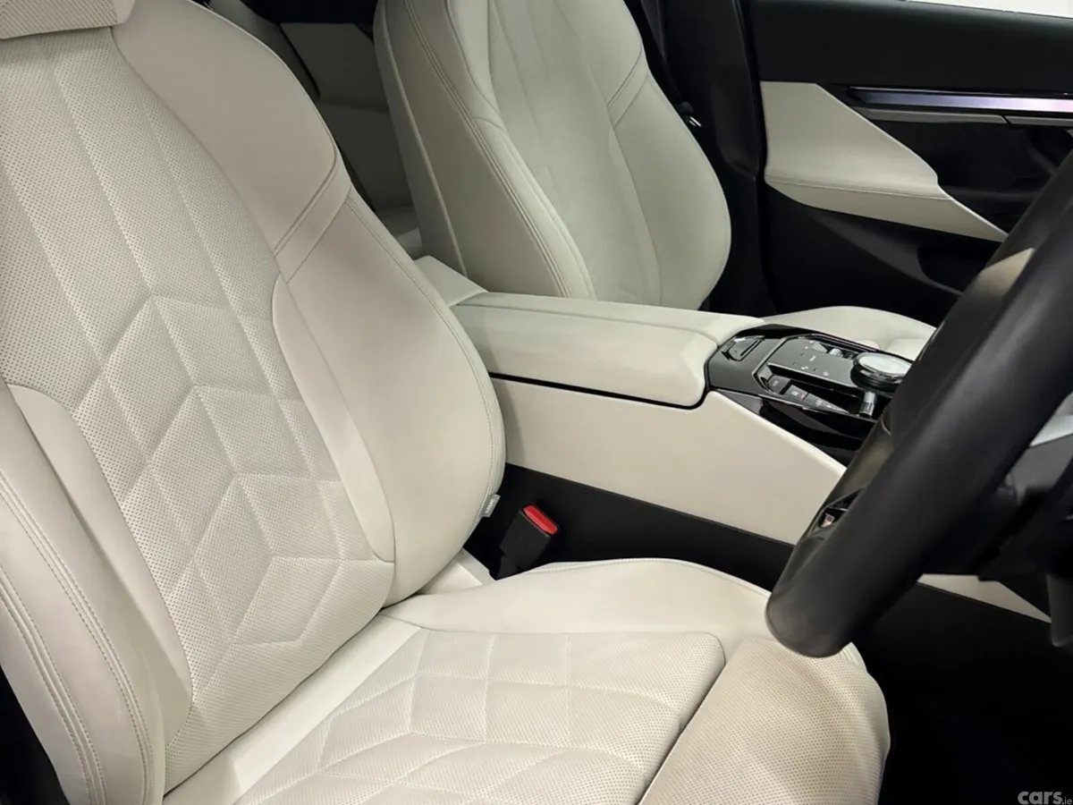 BMW 5-Series Estate, Petrol Plug-in Hybrid, 2025, Black