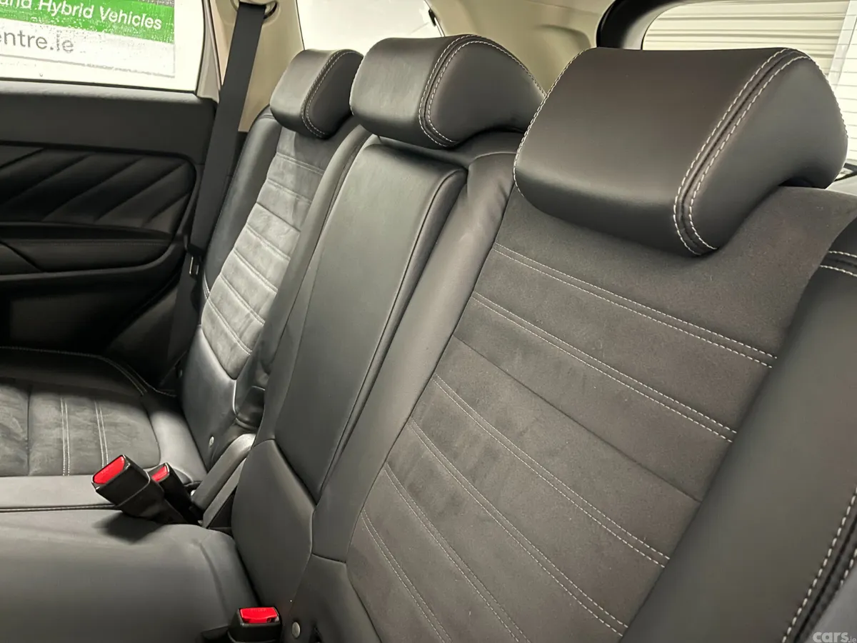 Mitsubishi Outlander SUV, Petrol Plug-in Hybrid, 2018, White