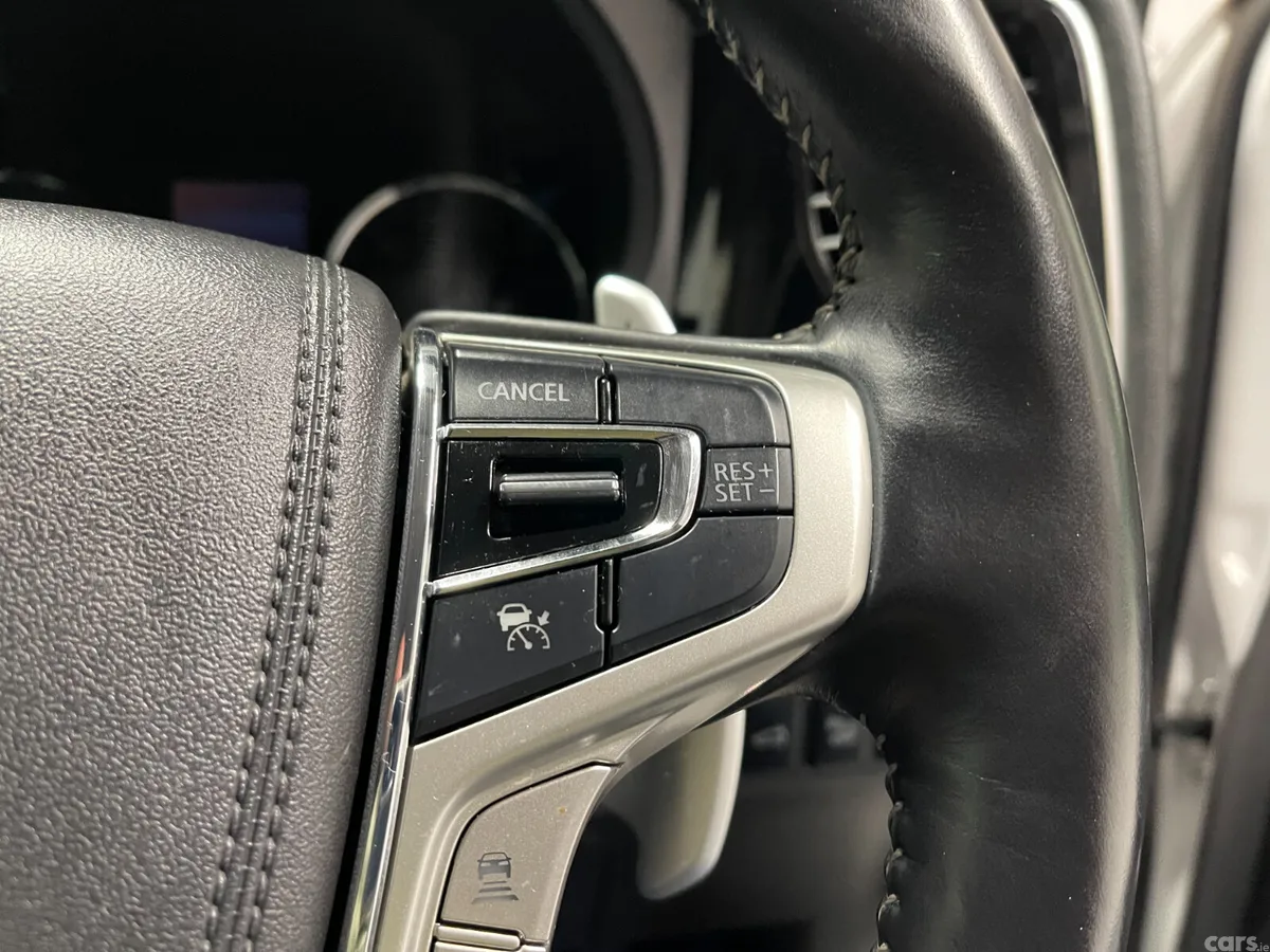 Mitsubishi Outlander SUV, Petrol Plug-in Hybrid, 2018, White