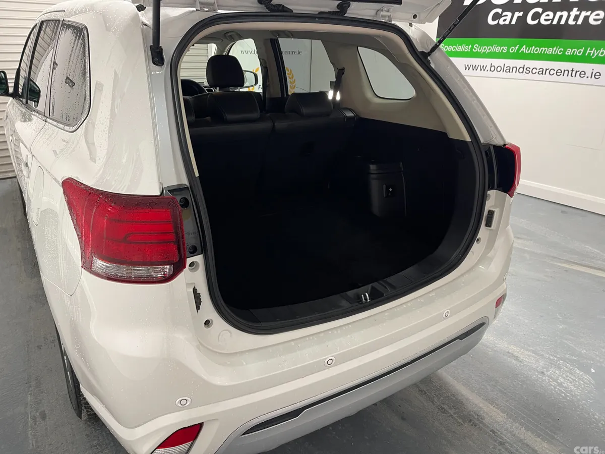 Mitsubishi Outlander SUV, Petrol Plug-in Hybrid, 2019, White