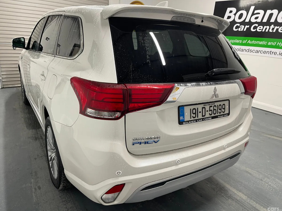 Mitsubishi Outlander SUV, Petrol Plug-in Hybrid, 2019, White