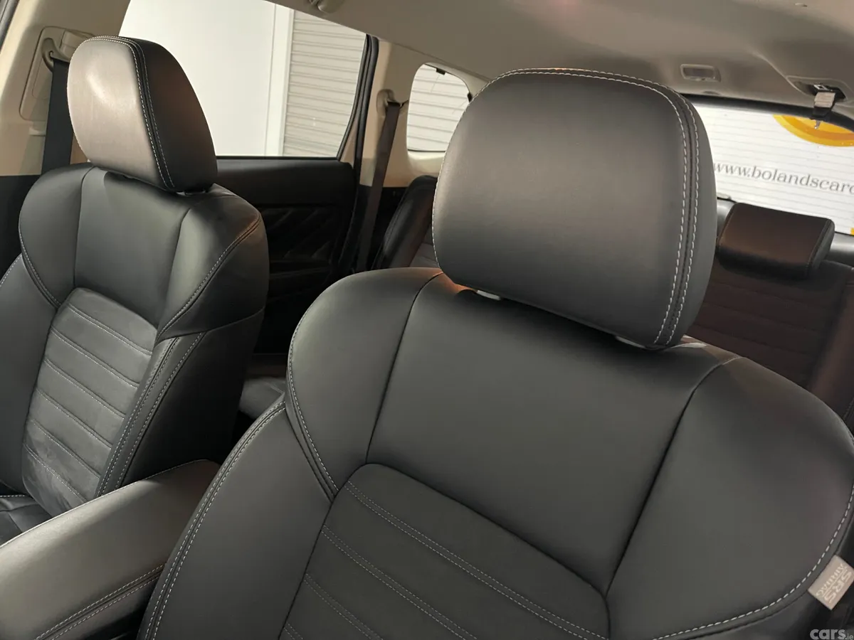 Mitsubishi Outlander SUV, Petrol Plug-in Hybrid, 2019, White