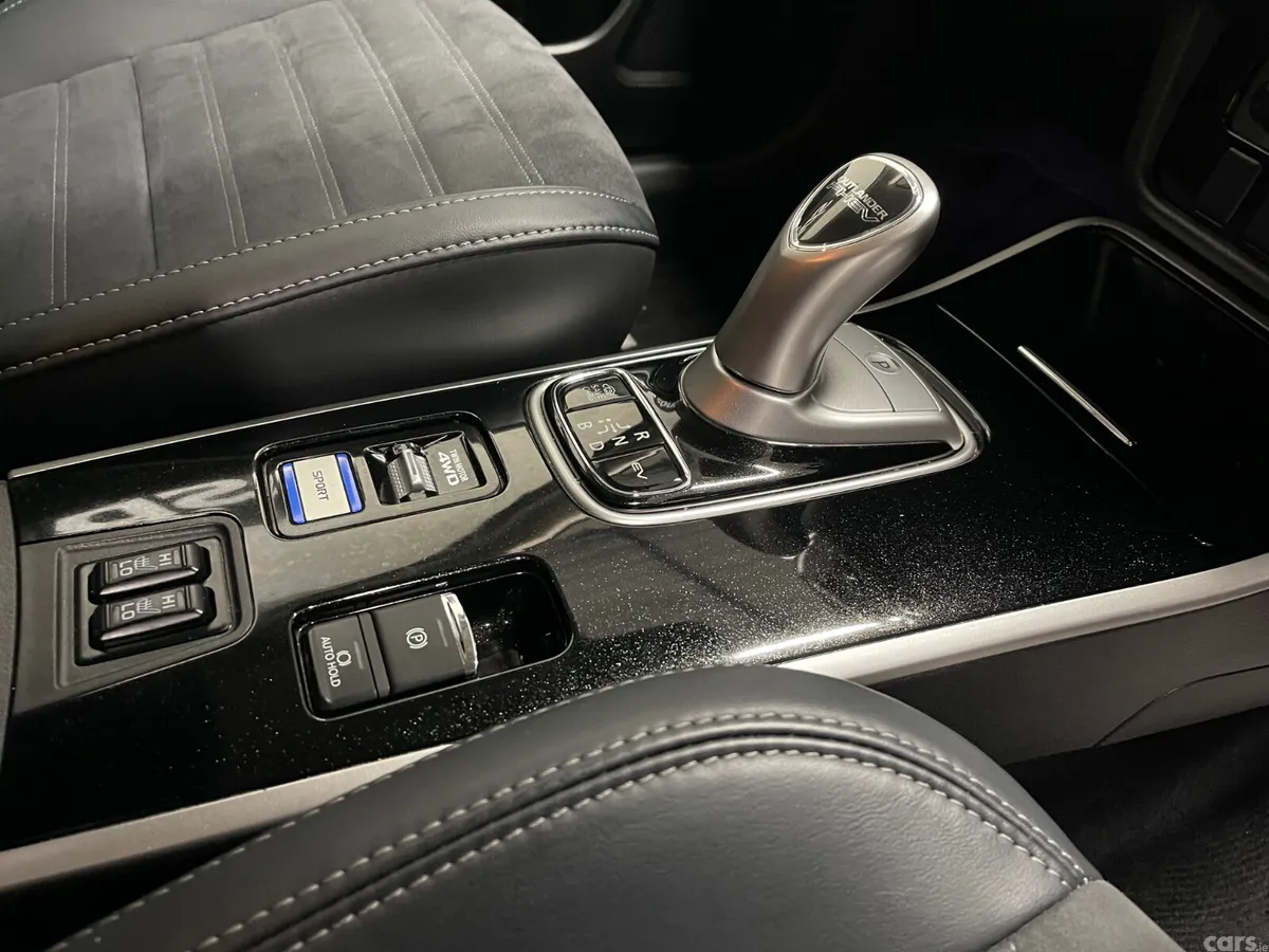 Mitsubishi Outlander SUV, Petrol Plug-in Hybrid, 2019, White