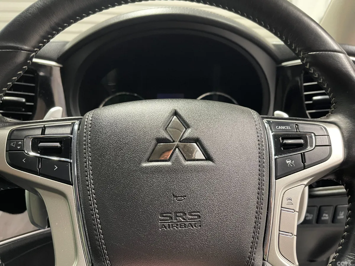 Mitsubishi Outlander SUV, Petrol Plug-in Hybrid, 2019, White