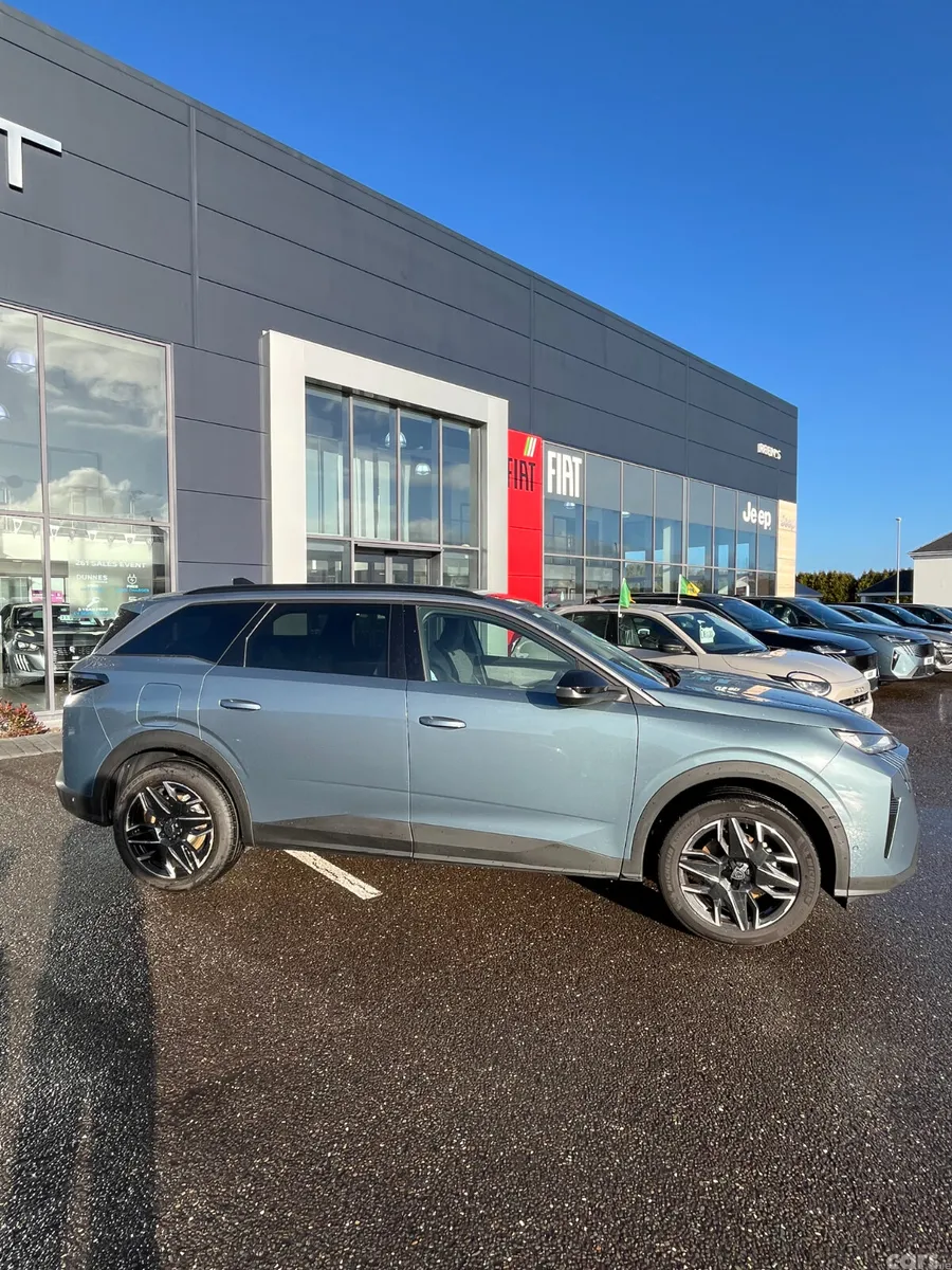 Peugeot 5008 MPV, Petrol Hybrid, 2025, Blue