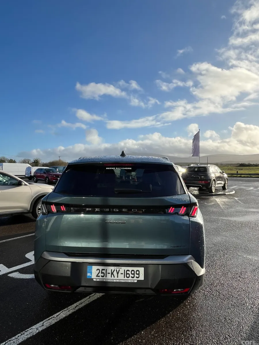 Peugeot 5008 MPV, Petrol Hybrid, 2025, Blue